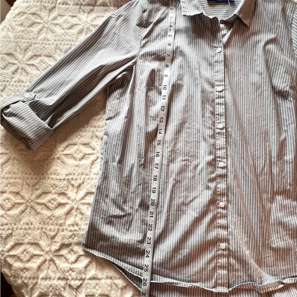 Apt. 9 gray/whites stripped women’s long sleeve button down blouse. Size Large - Picture 4 of 6